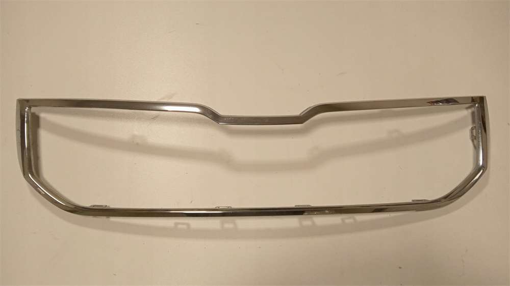 RAMKA-ATRAPA-GRILL-SKODA-KAROQ-Kolor-srebrny RAMKA-ATRAPA-GRILL-SKODA-KAROQ-Kolor-srebrny