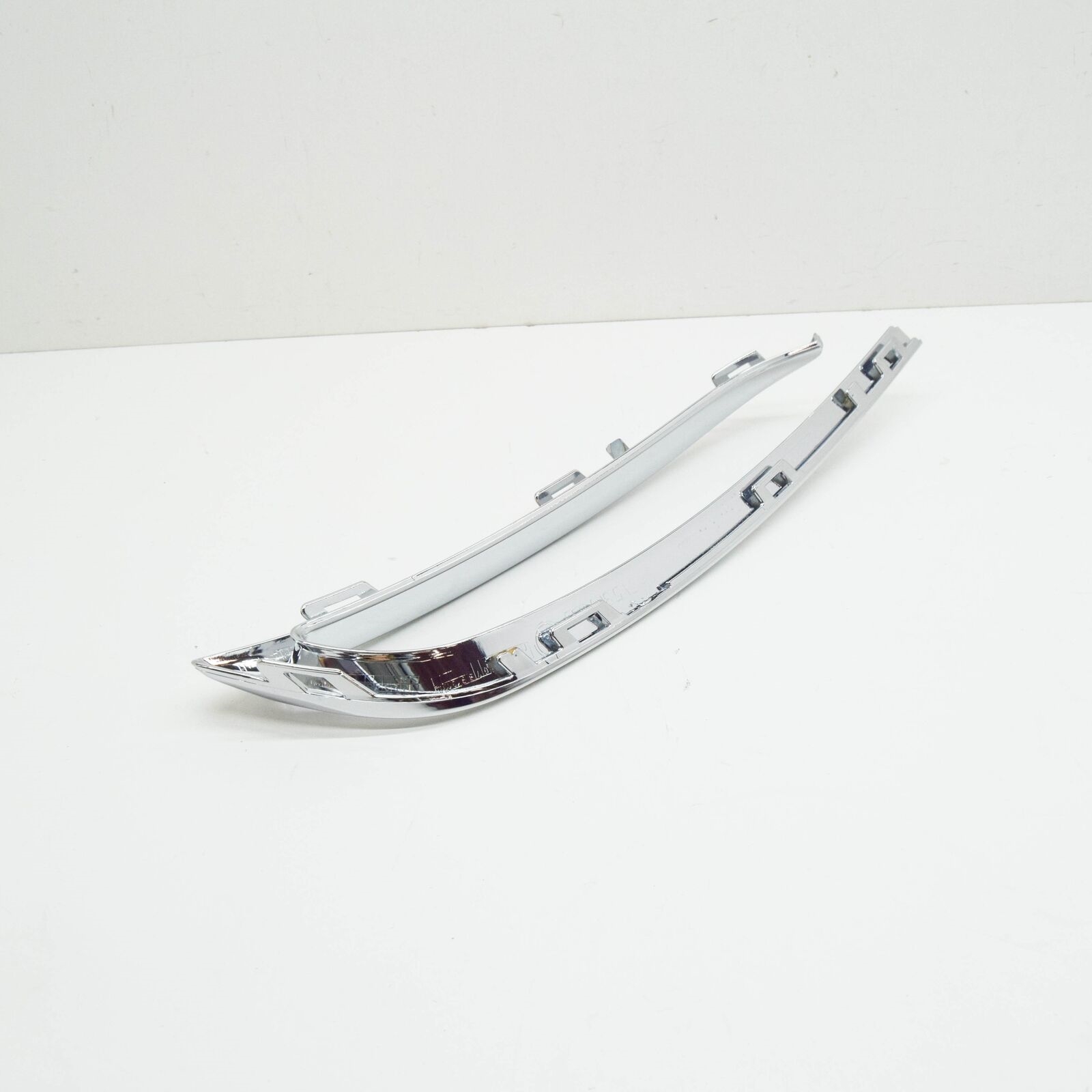 Skoda Superb MK3 Rear Bumper Strip Trim Insert 3V58078332ZZ