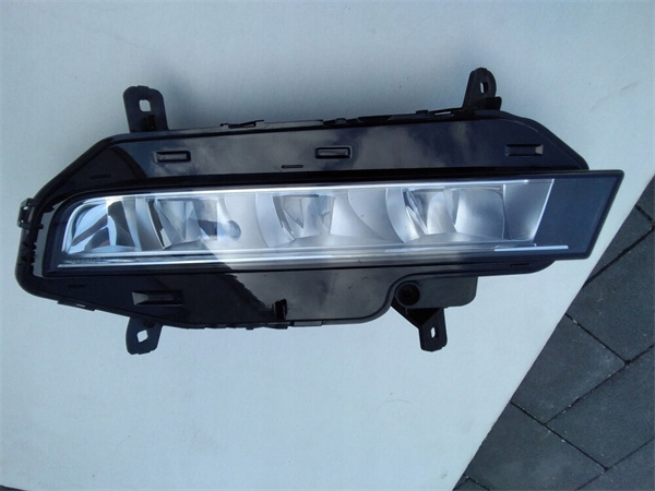 LED Fog Light Front Lamp for Skoda Octavia RS 2018- (5E0941699H)