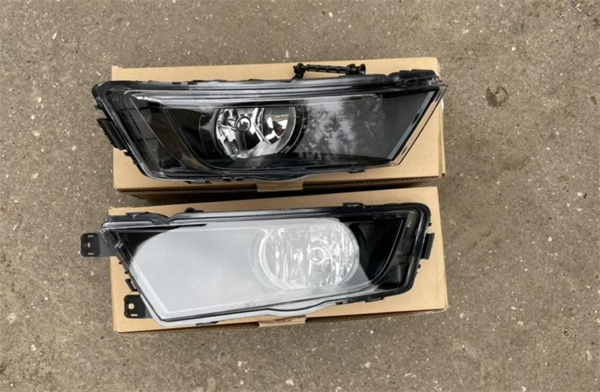 Auto Car Parts Fog Light Front Grille Lamp Skoda Octavia III From 2013- (OEM.: 5E0941701C/ 702C)