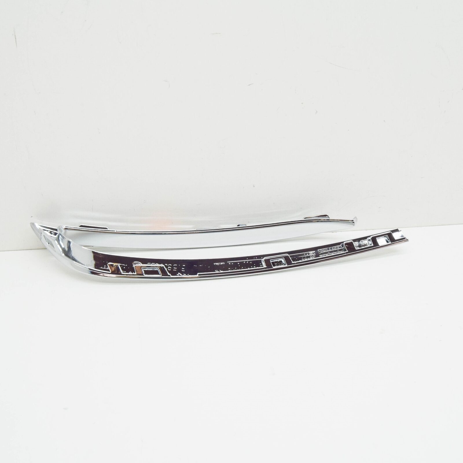 Skoda Superb MK3 Rear Bumper Strip Trim Insert 3V58078332ZZ