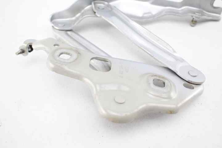 1765972_dobradica-de-capot-esquerda-skoda-octavia-break-de-2020-a-0-5e3823301 1765972_dobradica-de-capot-esquerda-skoda-octavia-break-de-2020-a-0-5e3823301