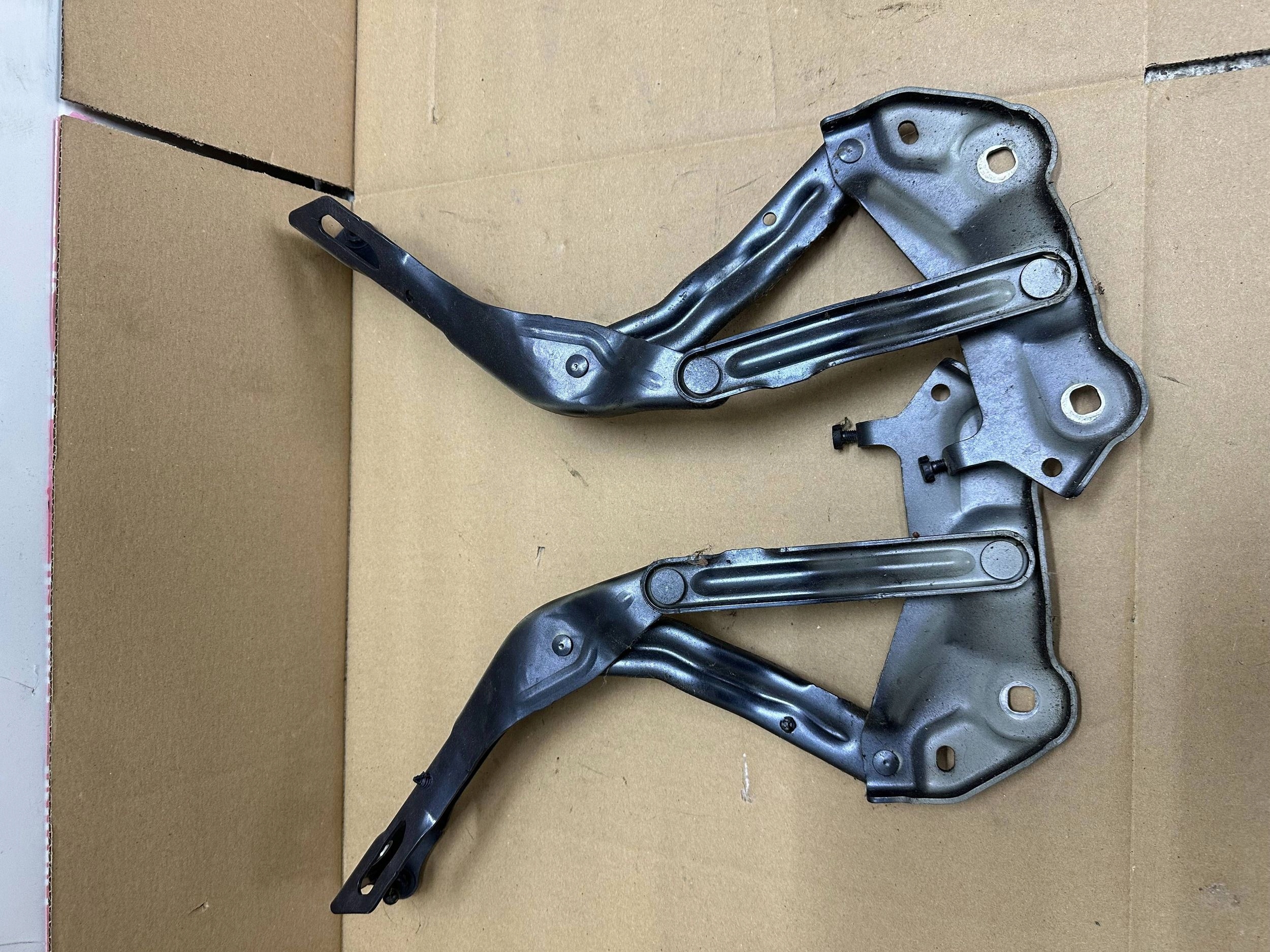 565823301 Bonnet Hood Hinge Kodiaq 2017-2024