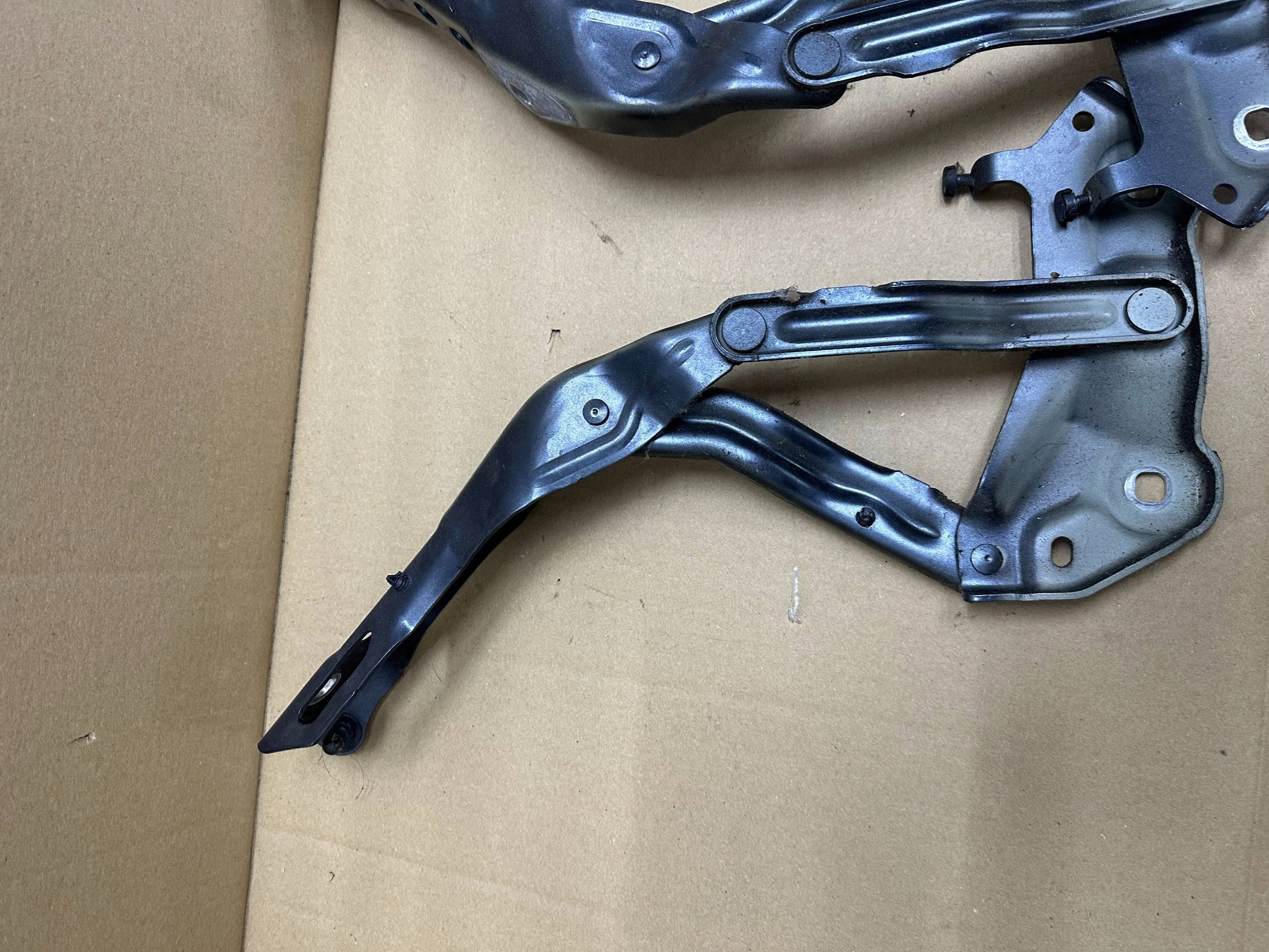 565823301 Bonnet Hood Hinge Kodiaq 2017-2024