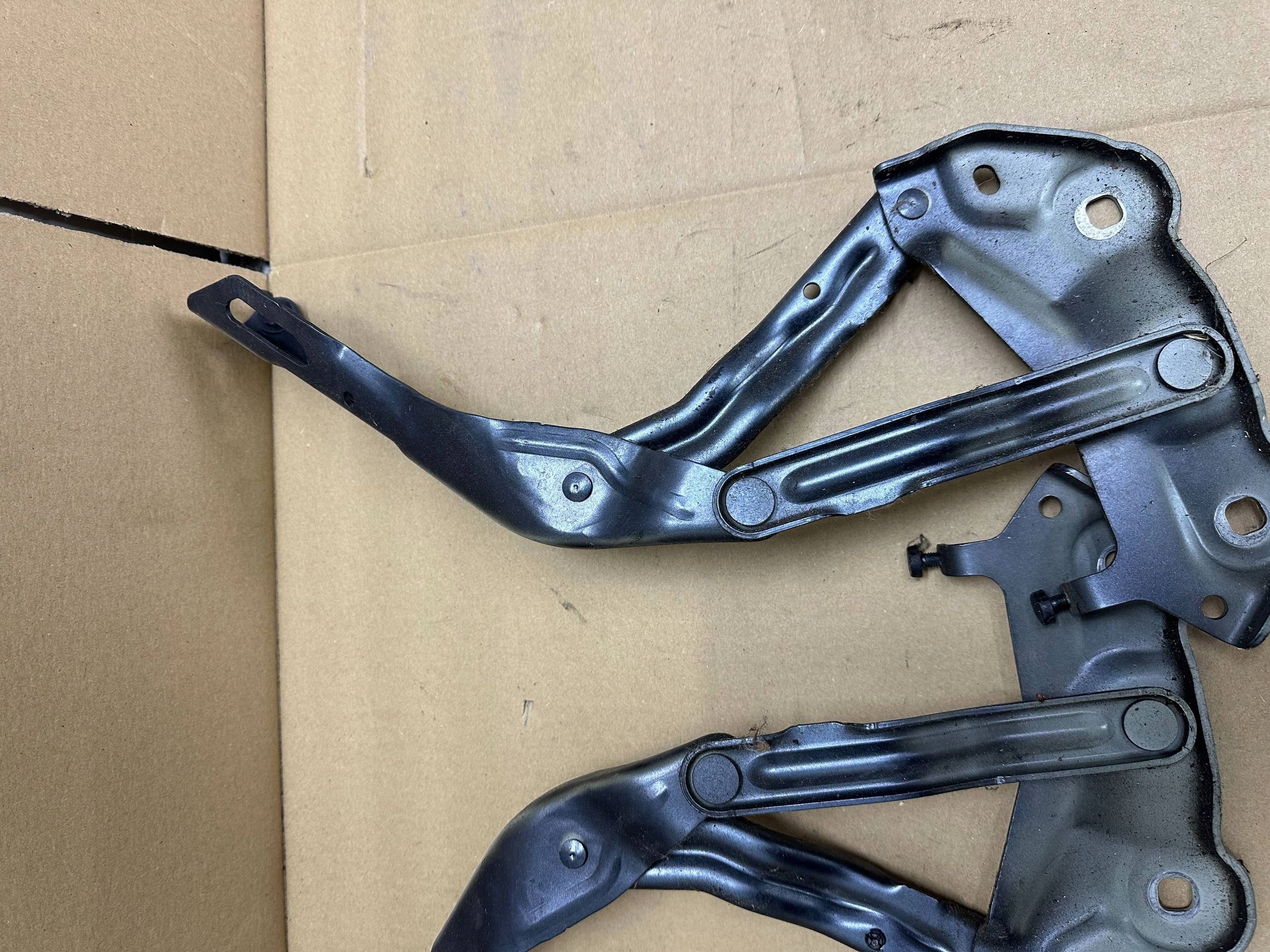 565823301 Bonnet Hood Hinge Kodiaq 2017-2024