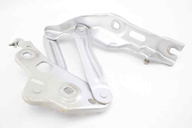 Hood / Bonnet Hinge 5E3823301 Octavia 2020-